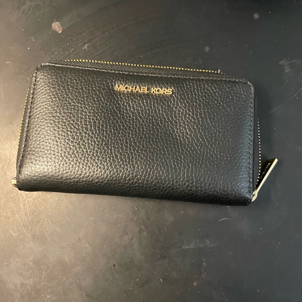 Back Micheal Kors wallet